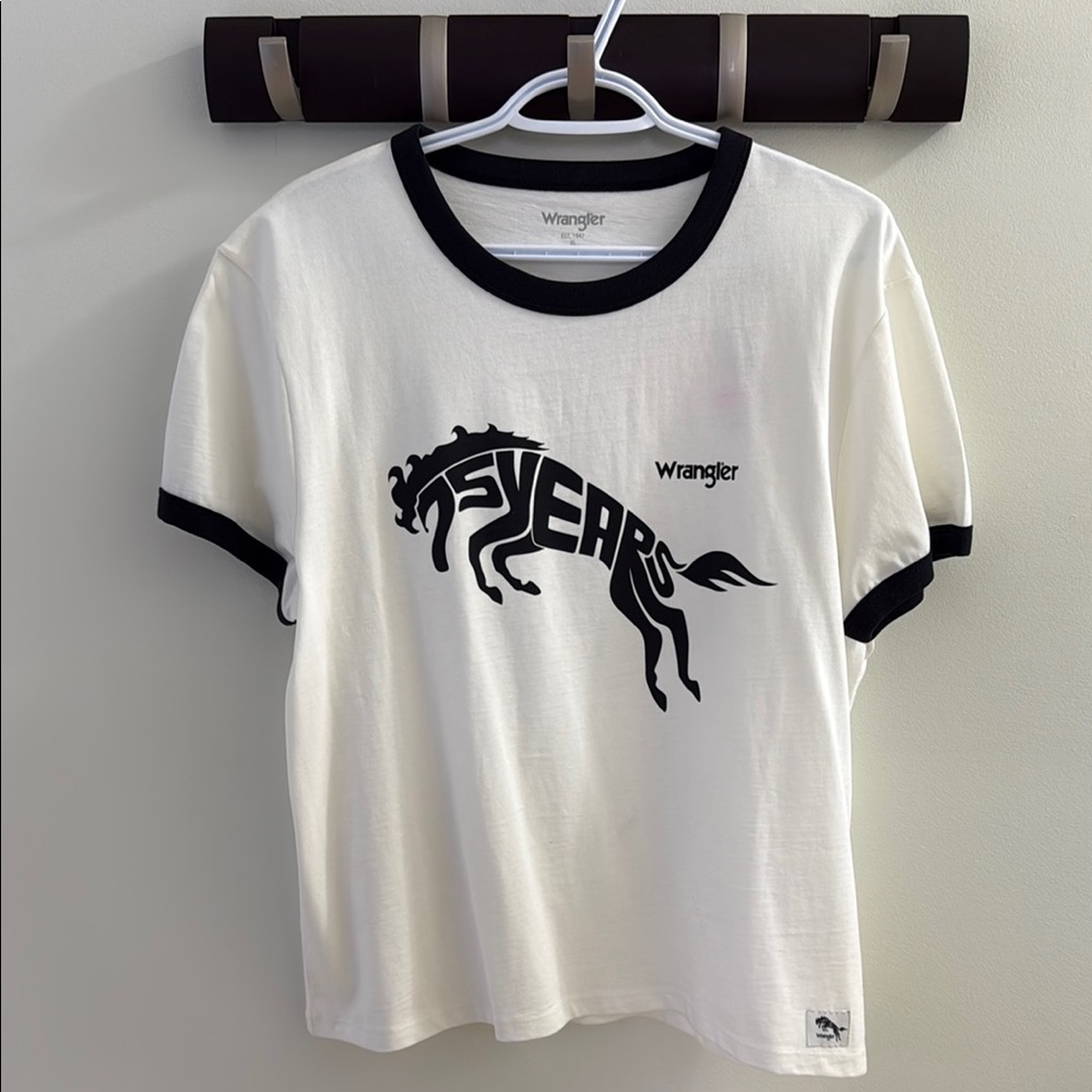 Wrangler Black and White Graphic Tee Size XL quality cotton NWT